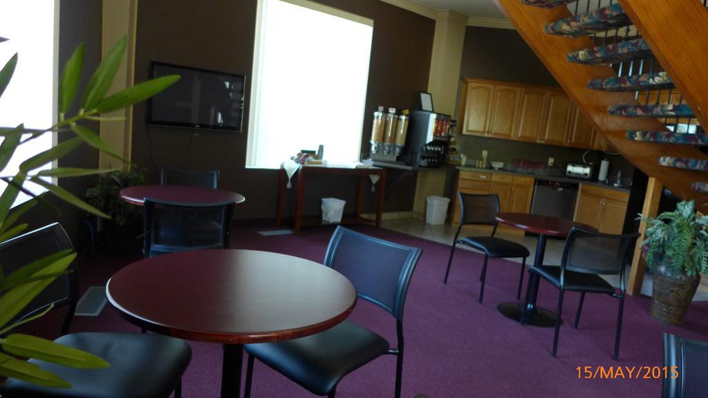 The Bridgeport Inn Fort Mcmurray Exterior foto